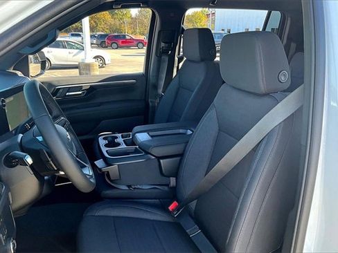 New 2026 Chevrolet Suburban LS image 9