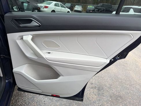 Used 2023 Volkswagen Tiguan SE w/ Panoramic Sunroof Package image 29