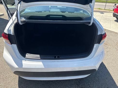 Used 2022 Toyota Corolla LE FWD image 11