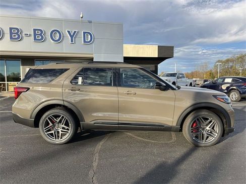 New 2026 Ford Explorer ST-Line w/ ST-Line Street Pack image 10