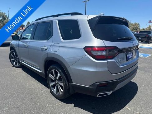 Used 2023 Honda Pilot Touring image 2