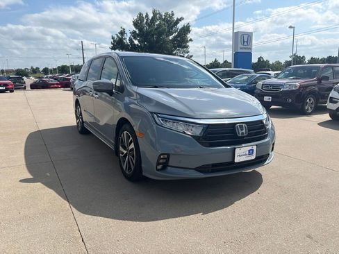 Used 2024 Honda Odyssey Touring image 3