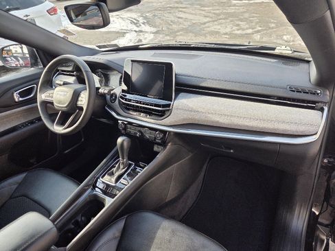 Used 2025 Jeep Compass Latitude image 31