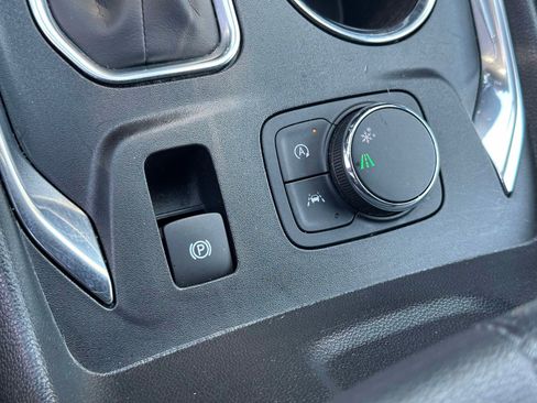 Certified 2023 Chevrolet Traverse LT FWD image 32
