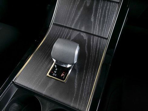 New 2026 Land Rover Range Rover Velar Dynamic SE image 13