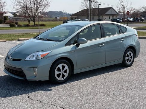 Used 2014 Toyota Prius Three image 3