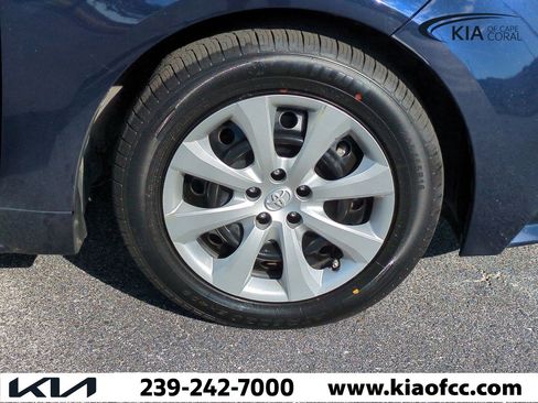 Used 2021 Toyota Corolla LE image 10