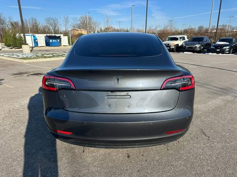 Used 2018 Tesla Model 3 Mid Range image 4