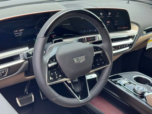 New 2025 Cadillac Lyriq Luxury image 15