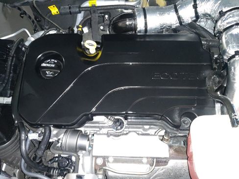 Used 2022 Chevrolet Trax LT w/ LT Convenience Package image 30