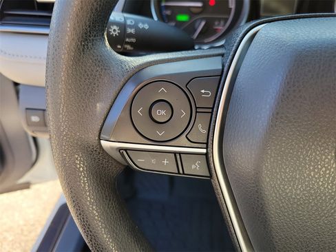 Used 2021 Toyota Camry LE image 19