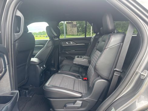 Used 2025 Ford Explorer ST-Line w/ ST-Line Street Pack AWD/4WD image 18