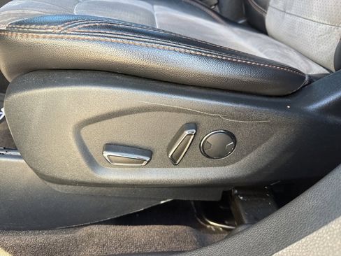 Used 2017 Ford Explorer XLT w/ Equipment Group 202A image 18