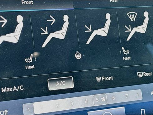 Used 2023 Chrysler Pacifica Touring-L FWD image 19
