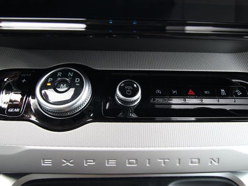 Used 2025 Ford Expedition Active AWD/4WD image 29