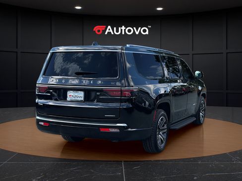 Used 2024 Jeep Wagoneer L Series II w/ Flexible Seating Group AWD/4WD image 5