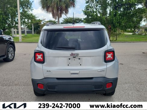 Used 2020 Jeep Renegade Latitude FWD image 5