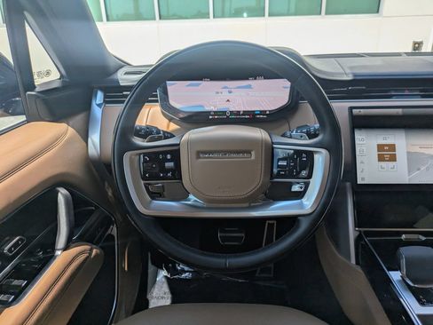 Certified 2025 Land Rover Range Rover SE AWD/4WD image 16
