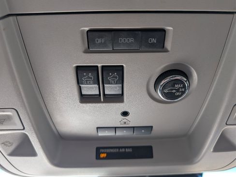 Used 2019 Chevrolet Tahoe Premier image 36