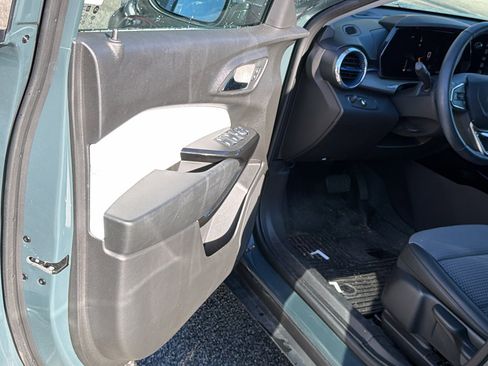 Used 2025 Chevrolet Trax LT w/ Driver Confidence Package image 14