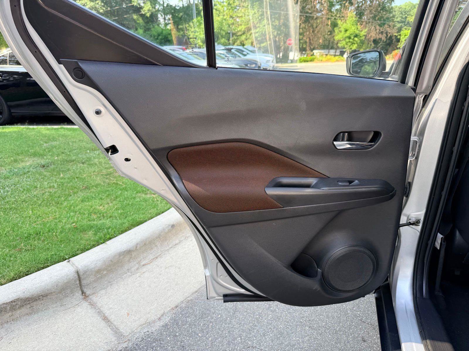 Used 2019 Nissan Kicks SR FWD image 27