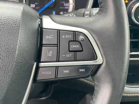 Used 2022 Toyota Highlander Bronze Edition image 18