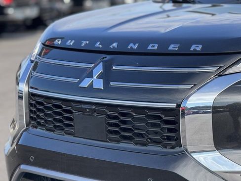 New 2025 Mitsubishi Outlander SE image 5