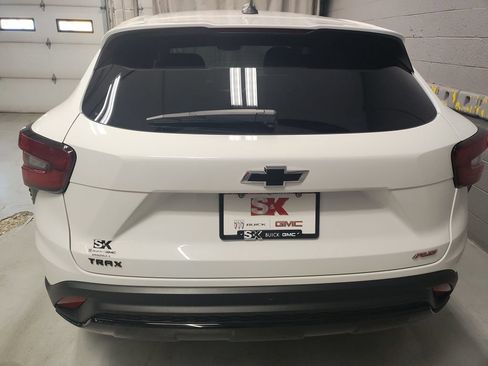 Used 2025 Chevrolet Trax RS w/ Driver Confidence Package FWD image 21