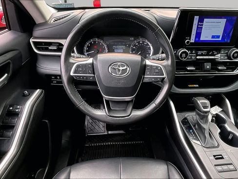Certified 2024 Toyota Highlander XLE AWD/4WD image 6