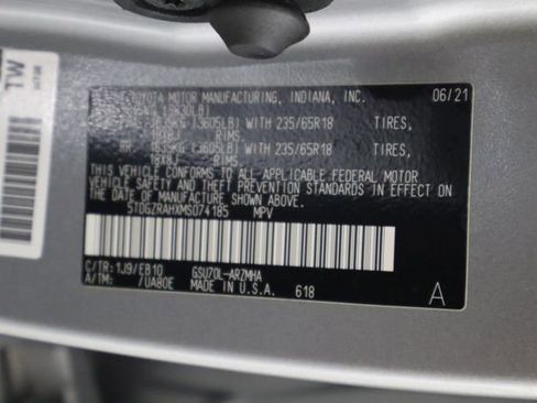 Used 2021 Toyota Highlander XLE FWD image 38