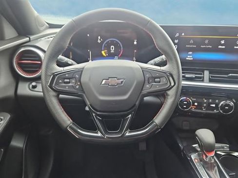 Used 2024 Chevrolet Trax RS w/ Sunroof Package image 9