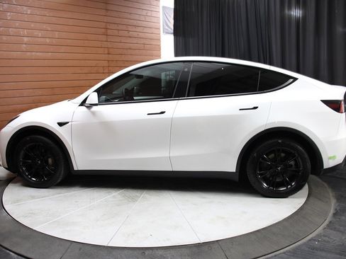 Used 2022 Tesla Model Y Long Range image 60