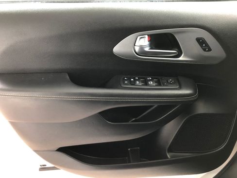 Used 2023 Chrysler Pacifica Touring-L w/ S Appearance Package FWD image 35