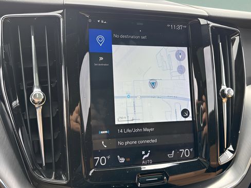 Used 2019 Volvo XC60 T5 Momentum w/ Premium Package image 17