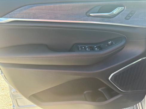 New 2025 Jeep Grand Cherokee L Overland w/ Trailer Tow Package image 10