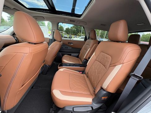 New 2026 Nissan Pathfinder Platinum AWD/4WD image 21