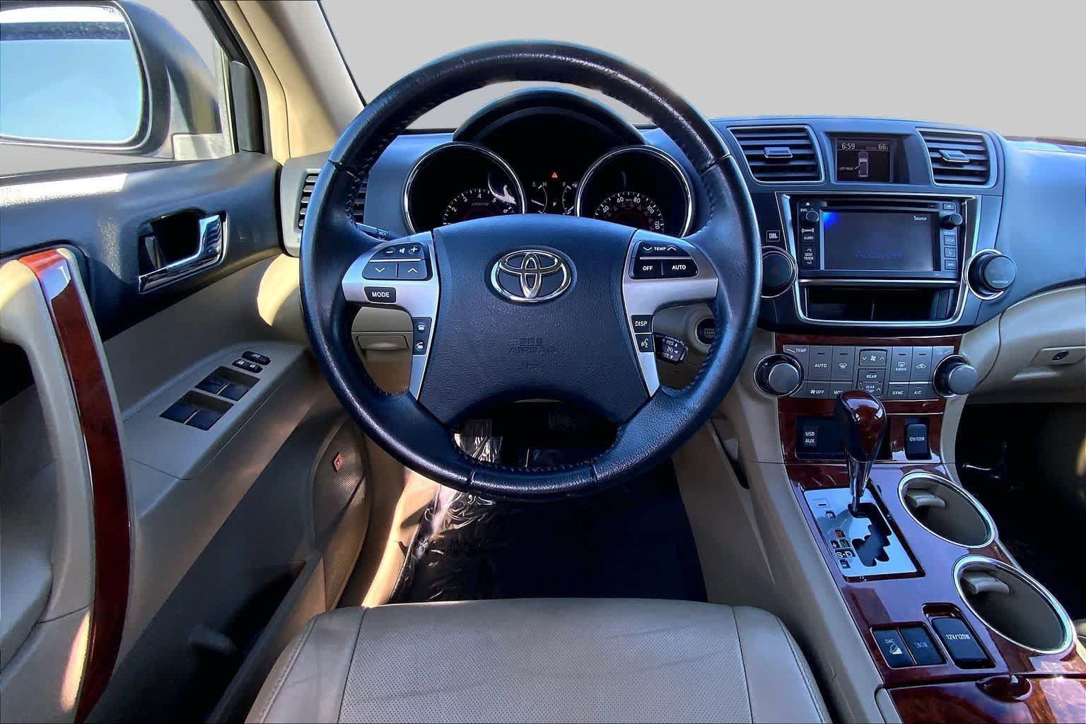 Used 2013 Toyota Highlander Limited AWD/4WD image 5