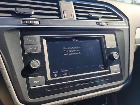 Used 2020 Volkswagen Tiguan S image 13