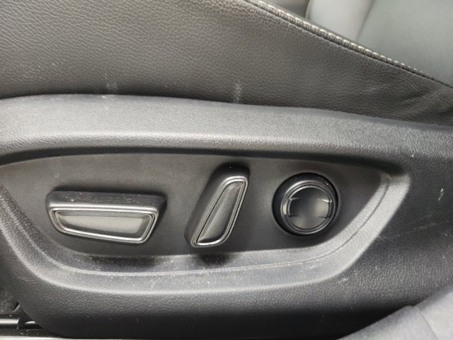 Used 2025 Toyota Camry SE w/ Convenience Package FWD image 14
