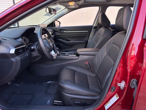 Used 2024 Nissan Altima 2.5 SR w/ SR Premium Package FWD image 16