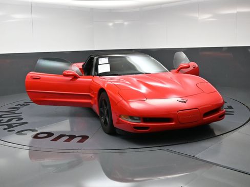 Used 2004 Chevrolet Corvette Convertible w/ Preferred Equipment Group RWD image 22