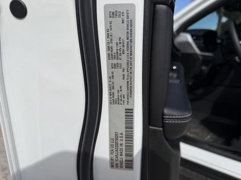 Used 2025 Jeep Grand Cherokee L Laredo RWD image 29