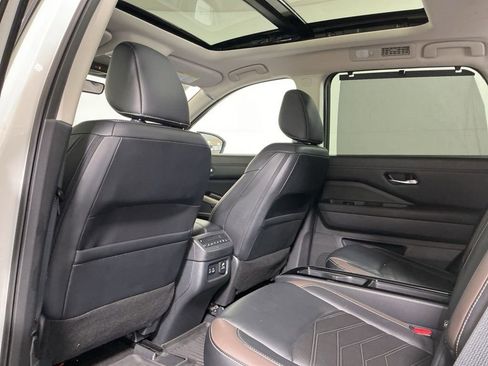 Used 2023 Nissan Pathfinder Platinum image 26