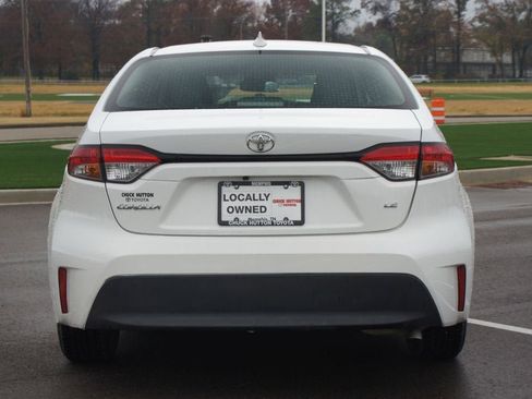 Used 2023 Toyota Corolla LE image 3