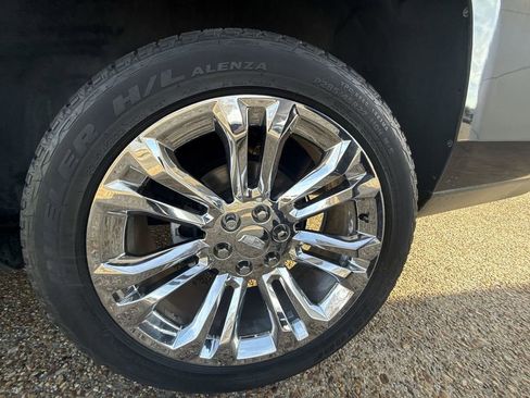 Certified 2018 Cadillac Escalade ESV Premium Luxury w/ LPO, Radiant Package image 33