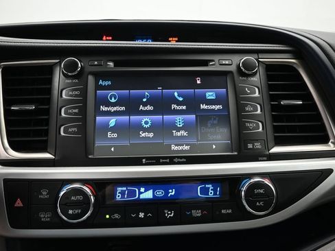 Used 2019 Toyota Highlander XLE AWD/4WD image 16