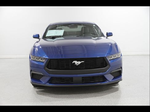 Used 2024 Ford Mustang Coupe RWD image 2