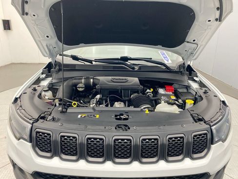 Used 2023 Jeep Compass Trailhawk w/ Trailhawk Convenience Group AWD/4WD image 11