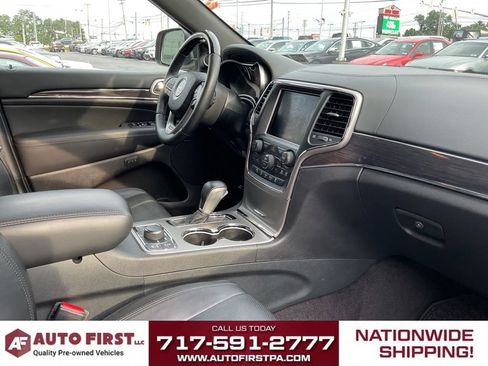 Used 2018 Jeep Grand Cherokee Overland AWD/4WD image 17