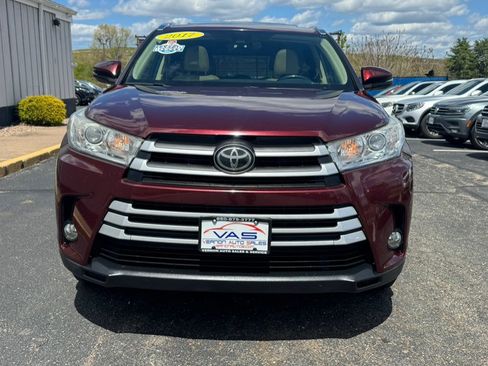 Used 2017 Toyota Highlander XLE AWD/4WD image 2